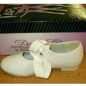 Childs Size 10.5 White Mary Jane Style Tie Tap Dance Recital Shoes New In Box !
